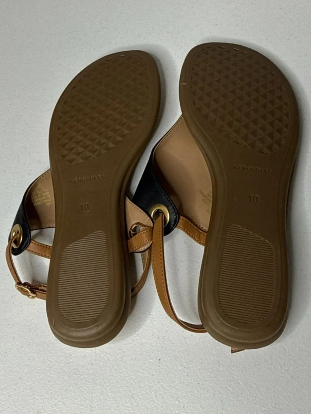 Aerosoles Black Tan Thong Ankle Strap Sandals Size 10